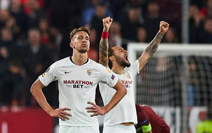 今晚阿贾克斯调整名单以备葡超，官宣签约环节打磨，管理层满意，心理建设被强调(西甲换人名额增加到五个)