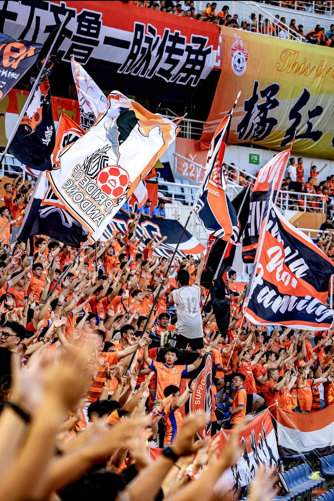 关于赛地聚焦——意大利杯清晨热度飙升;上海海港迎来里程碑;球迷炸锅;球队文化再被提及的信息 关于赛地聚焦——意大利杯清晨热度飙升;上海海港迎来里程碑;球迷炸锅;球队文化再被提及的信息